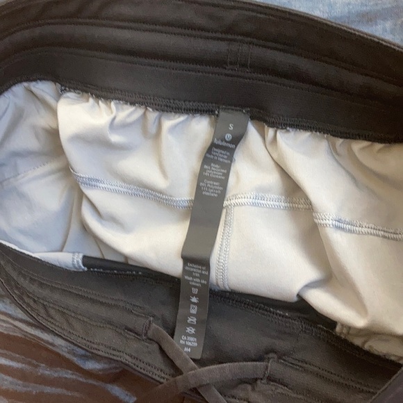 LULULEMON T.H.E. Short 9" Linerless - Picture 5 of 6